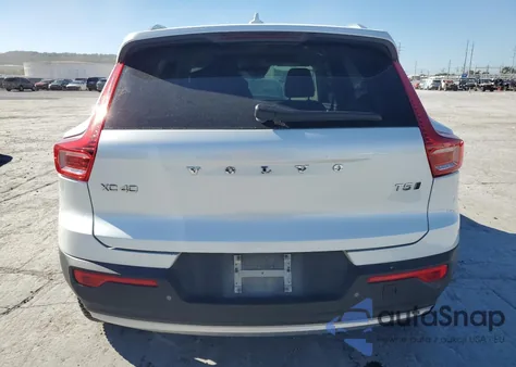 2022 Volvo Xc40 T5 Momentum z USA, uszkodzony, nr VIN YV4162UK5N2656553